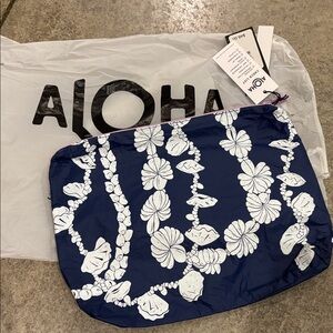 Aloha Collection Navy and White Floral Mid Pouch NWT